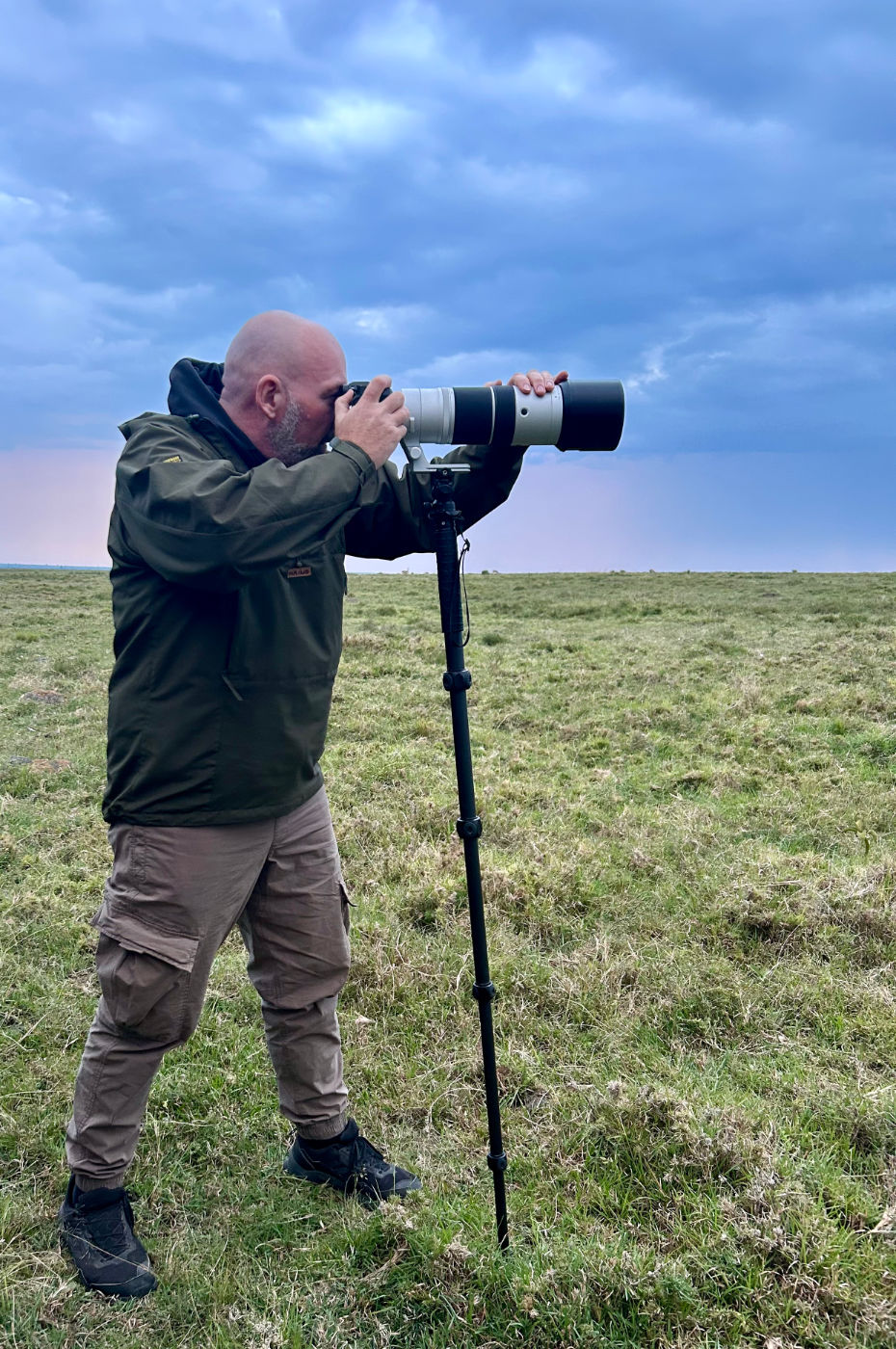Alan using the 3 Legged Thing Alana monopod on safari.